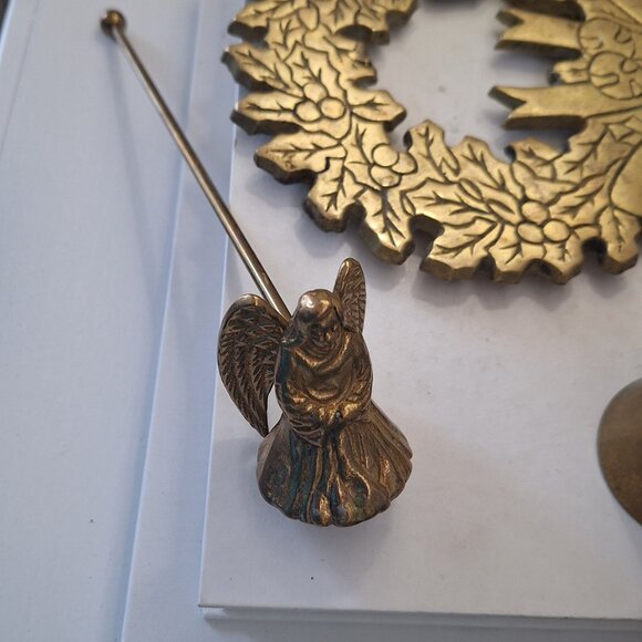 Vintage brass angel candle holder & snuffer , wreath trivet Christmas - Picture 5 of 5